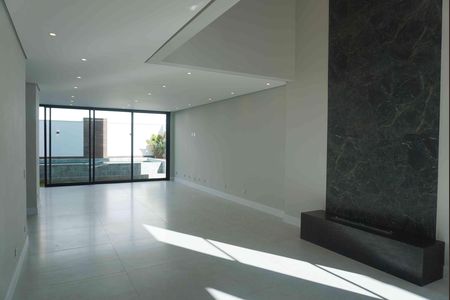 Casa de condomínio à venda com 375m², 4 quartos e 4 vagas Casa de condomínio à venda com 375m², 4 quartos e 4 vagasSala de Estar