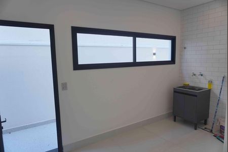 Casa de condomínio à venda com 375m², 4 quartos e 4 vagas Casa de condomínio à venda com 375m², 4 quartos e 4 vagasÁrea de Serviço