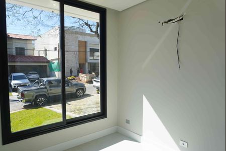 Casa de condomínio à venda com 375m², 4 quartos e 4 vagas Casa de condomínio à venda com 375m², 4 quartos e 4 vagasSala de TV