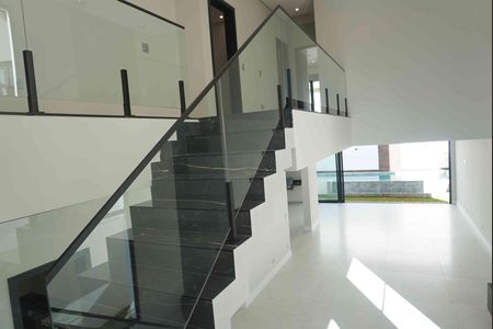 Casa de condomínio à venda com 375m², 4 quartos e 4 vagas Casa de condomínio à venda com 375m², 4 quartos e 4 vagasPiso Superior