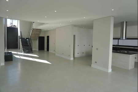 Casa de condomínio à venda com 375m², 4 quartos e 4 vagas Casa de condomínio à venda com 375m², 4 quartos e 4 vagasSala de Estar - Jantar
