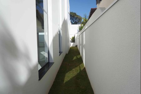 Casa de condomínio à venda com 375m², 4 quartos e 4 vagas Casa de condomínio à venda com 375m², 4 quartos e 4 vagasÁrea Externa