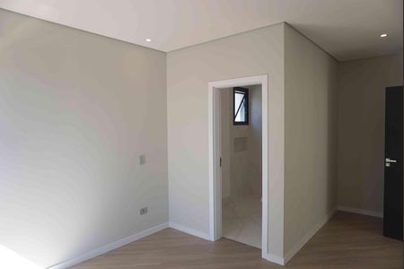 Casa de condomínio à venda com 375m², 4 quartos e 4 vagas Casa de condomínio à venda com 375m², 4 quartos e 4 vagasSuite 1