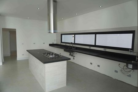 Casa de condomínio à venda com 375m², 4 quartos e 4 vagas Casa de condomínio à venda com 375m², 4 quartos e 4 vagasCozinha