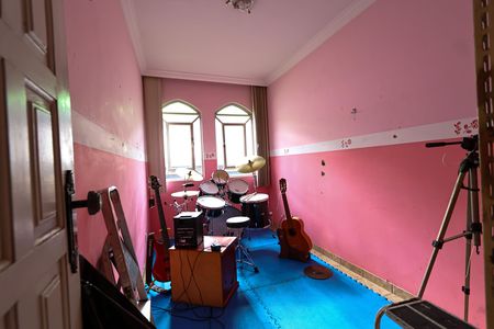 Quarto 1 de casa à venda com 3 quartos, 200m² em Vista Alegre, Belo Horizonte