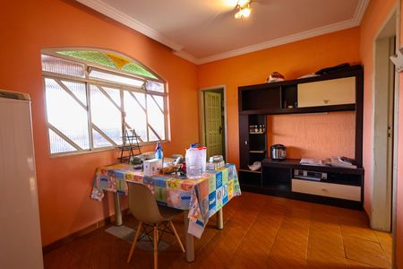 Casa à venda com 3 quartos, 200m² em Vista Alegre, Belo Horizonte