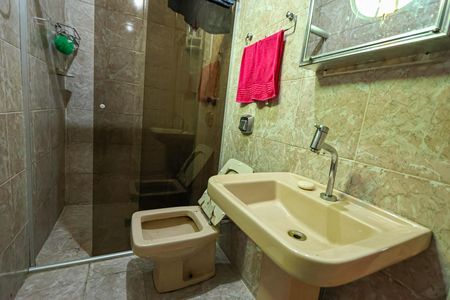 Banheiro de casa à venda com 3 quartos, 200m² em Vista Alegre, Belo Horizonte