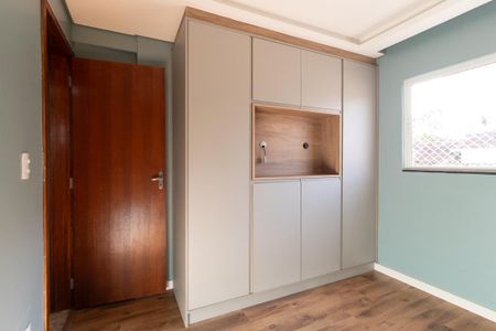 Quarto 2 de apartamento para alugar com 2 quartos, 59m² em Tingui, Curitiba