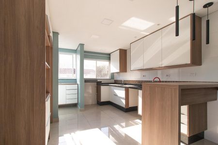 Cozinha e Área de Serviço de apartamento para alugar com 2 quartos, 59m² em Tingui, Curitiba