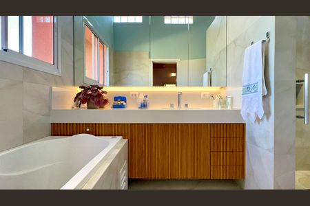 Casa de condomínio para alugar com 300m², 4 quartos e 2 vagas Casa de condomínio para alugar com 300m², 4 quartos e 2 vagasBanheiro da Suíte 2