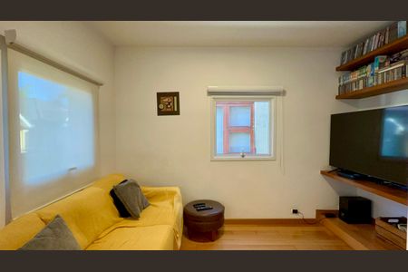 Casa de condomínio para alugar com 300m², 4 quartos e 2 vagas Casa de condomínio para alugar com 300m², 4 quartos e 2 vagasSala de TV