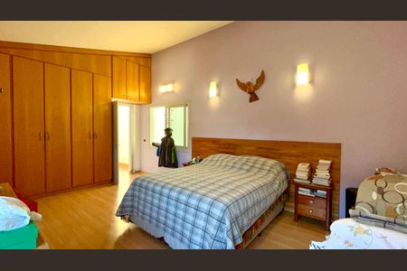 Casa de condomínio para alugar com 300m², 4 quartos e 2 vagas Casa de condomínio para alugar com 300m², 4 quartos e 2 vagasSuíte 2