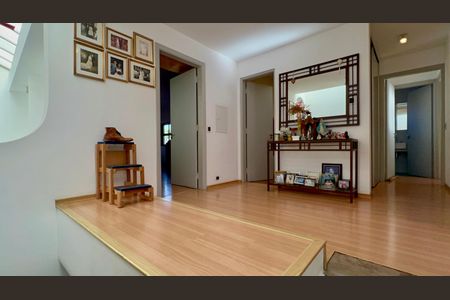 Casa de condomínio para alugar com 300m², 4 quartos e 2 vagas Casa de condomínio para alugar com 300m², 4 quartos e 2 vagasLiving