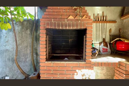 Casa de condomínio para alugar com 300m², 4 quartos e 2 vagas Casa de condomínio para alugar com 300m², 4 quartos e 2 vagasChurrasqueira