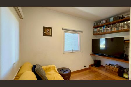 Casa de condomínio para alugar com 300m², 4 quartos e 2 vagas Casa de condomínio para alugar com 300m², 4 quartos e 2 vagasSala de TV
