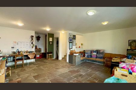 Casa de condomínio para alugar com 300m², 4 quartos e 2 vagas Casa de condomínio para alugar com 300m², 4 quartos e 2 vagasSalão
