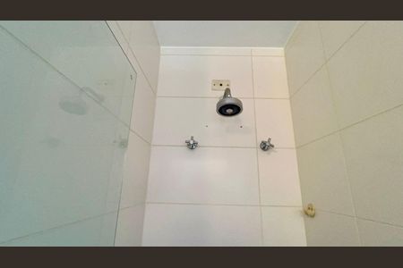 Casa de condomínio para alugar com 300m², 4 quartos e 2 vagas Casa de condomínio para alugar com 300m², 4 quartos e 2 vagasBanheiro da Suíte 1