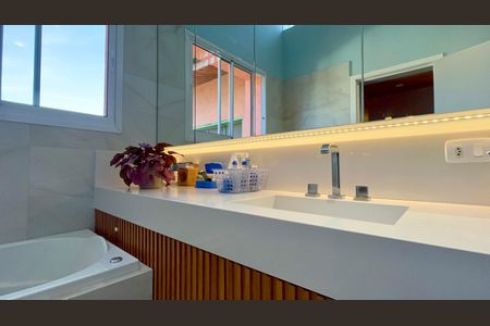 Casa de condomínio para alugar com 300m², 4 quartos e 2 vagas Casa de condomínio para alugar com 300m², 4 quartos e 2 vagasBanheiro da Suíte 2