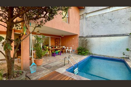 Casa de condomínio para alugar com 300m², 4 quartos e 2 vagas Casa de condomínio para alugar com 300m², 4 quartos e 2 vagasPiscina