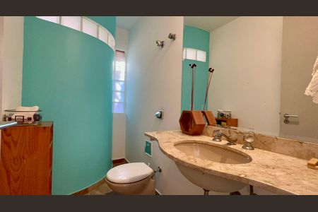 Casa de condomínio para alugar com 300m², 4 quartos e 2 vagas Casa de condomínio para alugar com 300m², 4 quartos e 2 vagasLavabo