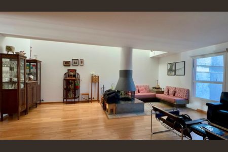 Casa de condomínio para alugar com 300m², 4 quartos e 2 vagas Casa de condomínio para alugar com 300m², 4 quartos e 2 vagasSala