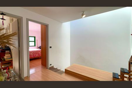 Casa de condomínio para alugar com 300m², 4 quartos e 2 vagas Casa de condomínio para alugar com 300m², 4 quartos e 2 vagasLiving