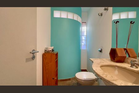 Casa de condomínio para alugar com 300m², 4 quartos e 2 vagas Casa de condomínio para alugar com 300m², 4 quartos e 2 vagasLavabo