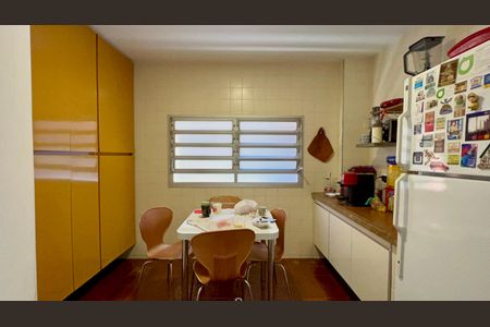 Casa de condomínio para alugar com 300m², 4 quartos e 2 vagas Casa de condomínio para alugar com 300m², 4 quartos e 2 vagasCopa