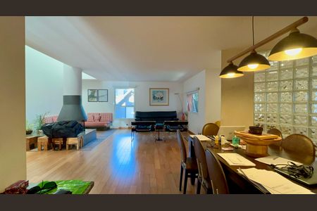 Casa de condomínio para alugar com 300m², 4 quartos e 2 vagas Casa de condomínio para alugar com 300m², 4 quartos e 2 vagasSala de Jantar