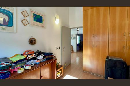 Quarto 2 de casa para alugar com 4 quartos, 300m² em Sumarezinho, São Paulo
