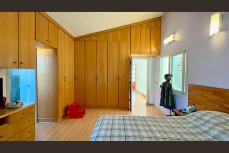 Casa de condomínio para alugar com 300m², 4 quartos e 2 vagas Casa de condomínio para alugar com 300m², 4 quartos e 2 vagasSuíte 2
