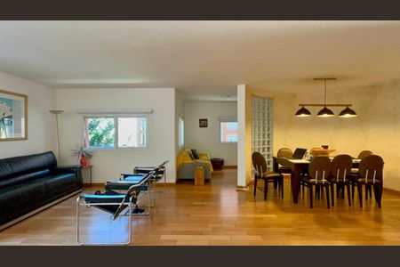 Casa de condomínio para alugar com 300m², 4 quartos e 2 vagas Casa de condomínio para alugar com 300m², 4 quartos e 2 vagasSala