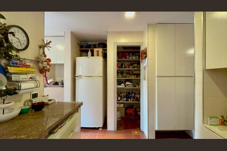 Casa de condomínio para alugar com 300m², 4 quartos e 2 vagas Casa de condomínio para alugar com 300m², 4 quartos e 2 vagasCozinha