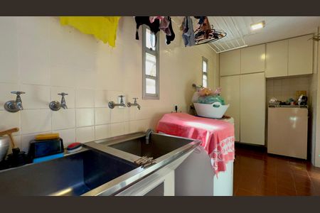 Casa de condomínio para alugar com 300m², 4 quartos e 2 vagas Casa de condomínio para alugar com 300m², 4 quartos e 2 vagasÁrea de Serviço