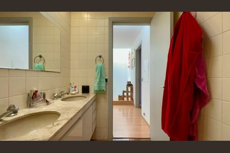 Casa de condomínio para alugar com 300m², 4 quartos e 2 vagas Casa de condomínio para alugar com 300m², 4 quartos e 2 vagasBanheiro