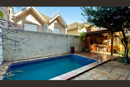Casa de condomínio para alugar com 300m², 4 quartos e 2 vagas Casa de condomínio para alugar com 300m², 4 quartos e 2 vagasPiscina