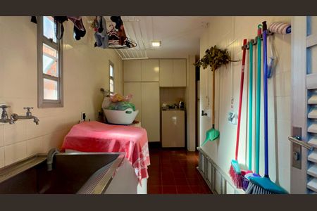 Casa de condomínio para alugar com 300m², 4 quartos e 2 vagas Casa de condomínio para alugar com 300m², 4 quartos e 2 vagasÁrea de Serviço