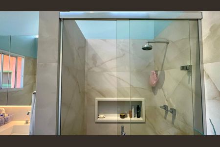 Casa de condomínio para alugar com 300m², 4 quartos e 2 vagas Casa de condomínio para alugar com 300m², 4 quartos e 2 vagasBanheiro da Suíte 2