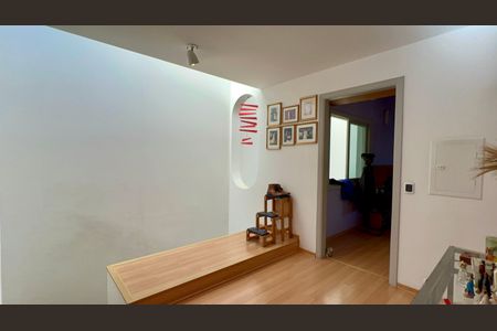 Casa de condomínio para alugar com 300m², 4 quartos e 2 vagas Casa de condomínio para alugar com 300m², 4 quartos e 2 vagasLiving