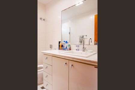 Apartamento à venda com 124m², 4 quartos e 1 vaga Apartamento à venda com 124m², 4 quartos e 1 vagaBanheiro