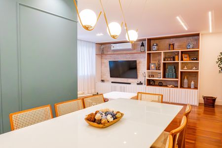 Apartamento à venda com 124m², 4 quartos e 1 vaga Apartamento à venda com 124m², 4 quartos e 1 vagaSala