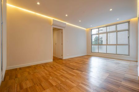 Sala de apartamento para alugar com 3 quartos, 137m² em Jardim Europa, São Paulo