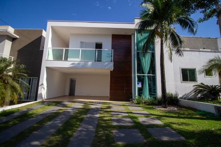 Casa de condomínio para alugar com 191m², 3 quartos e 4 vagasFachada