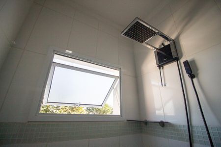 Casa de condomínio para alugar com 191m², 3 quartos e 4 vagasBanheiro Social