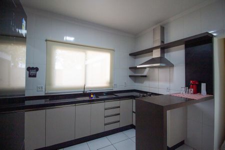 Casa de condomínio para alugar com 191m², 3 quartos e 4 vagasCozinha 