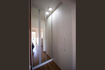 Casa de condomínio para alugar com 191m², 3 quartos e 4 vagasSuite 1