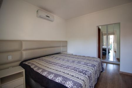 Casa de condomínio para alugar com 191m², 3 quartos e 4 vagasSuite 1