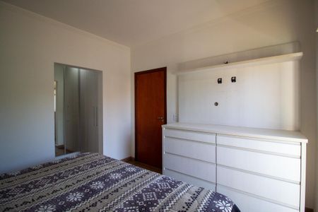 Casa de condomínio para alugar com 191m², 3 quartos e 4 vagasSuite 1