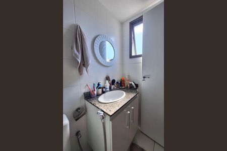 Banheiro da Suíte 1 de apartamento para alugar com 2 quartos, 65m² em Pendotiba, Niterói