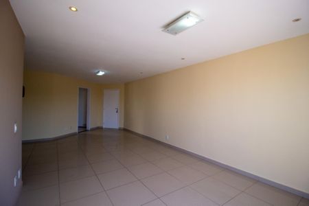 Apartamento para alugar com 118m², 3 quartos e 2 vagas Apartamento para alugar com 118m², 3 quartos e 2 vagasSala